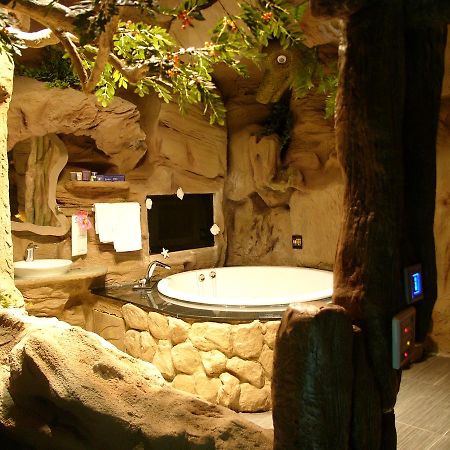 Sexy City Motel Тайнань Экстерьер фото