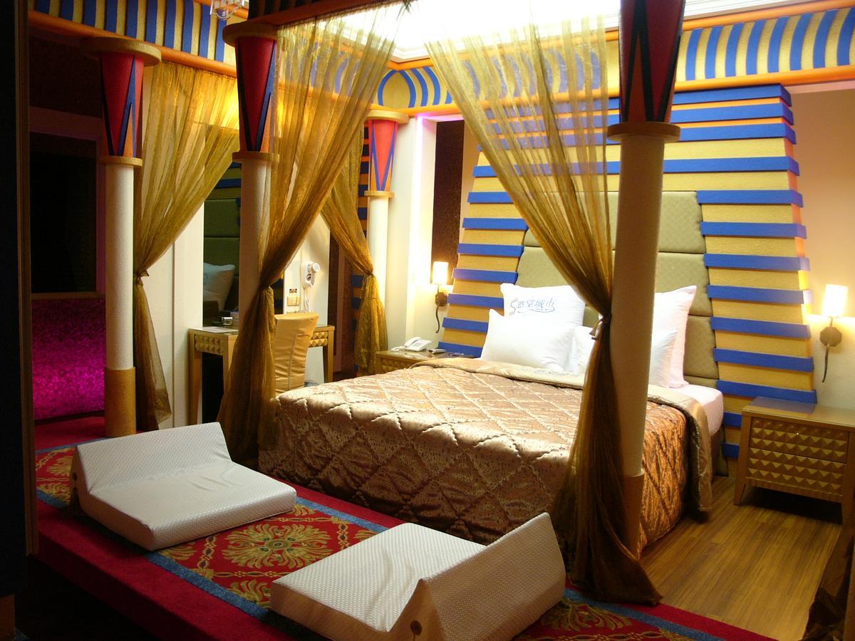 Sexy City Motel Тайнань Экстерьер фото