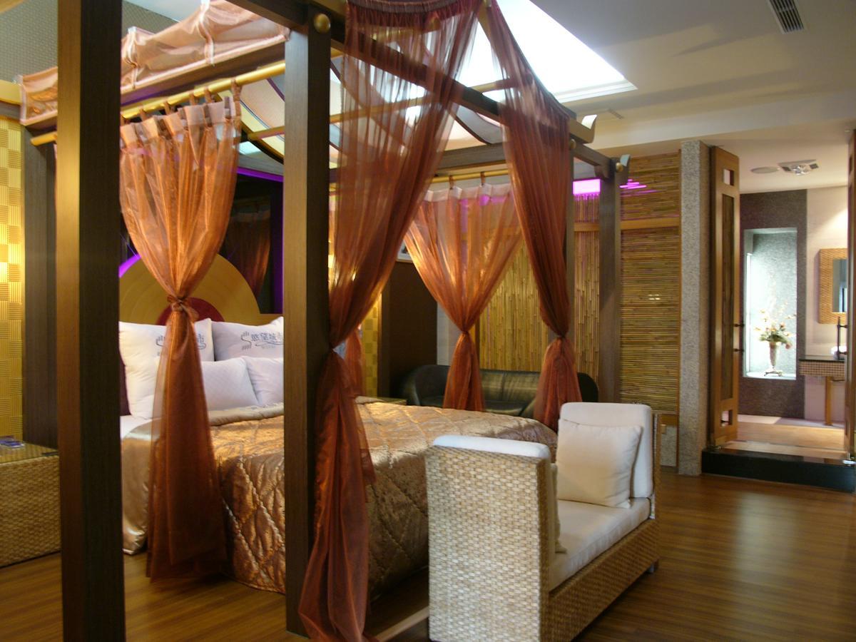 Sexy City Motel Тайнань Экстерьер фото