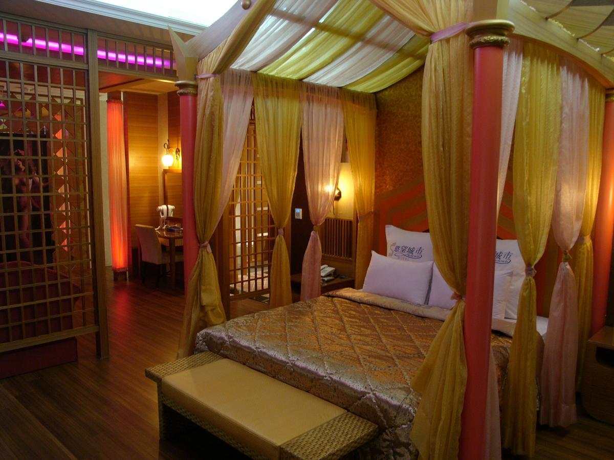 Sexy City Motel Тайнань Экстерьер фото