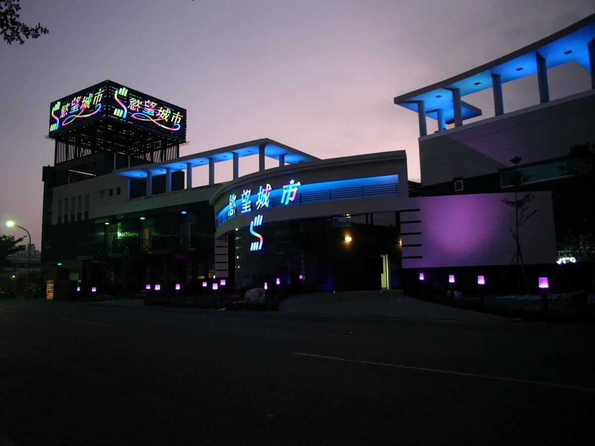 Sexy City Motel Тайнань Экстерьер фото